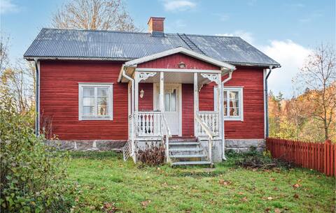 Beautiful home in Vena with WiFi