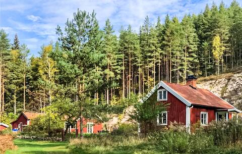 Awesome home in Boxholm with WiFi
