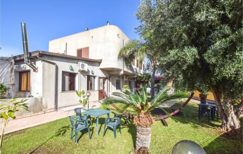 Awesome home in Melito di Porto Salvo with WiFi