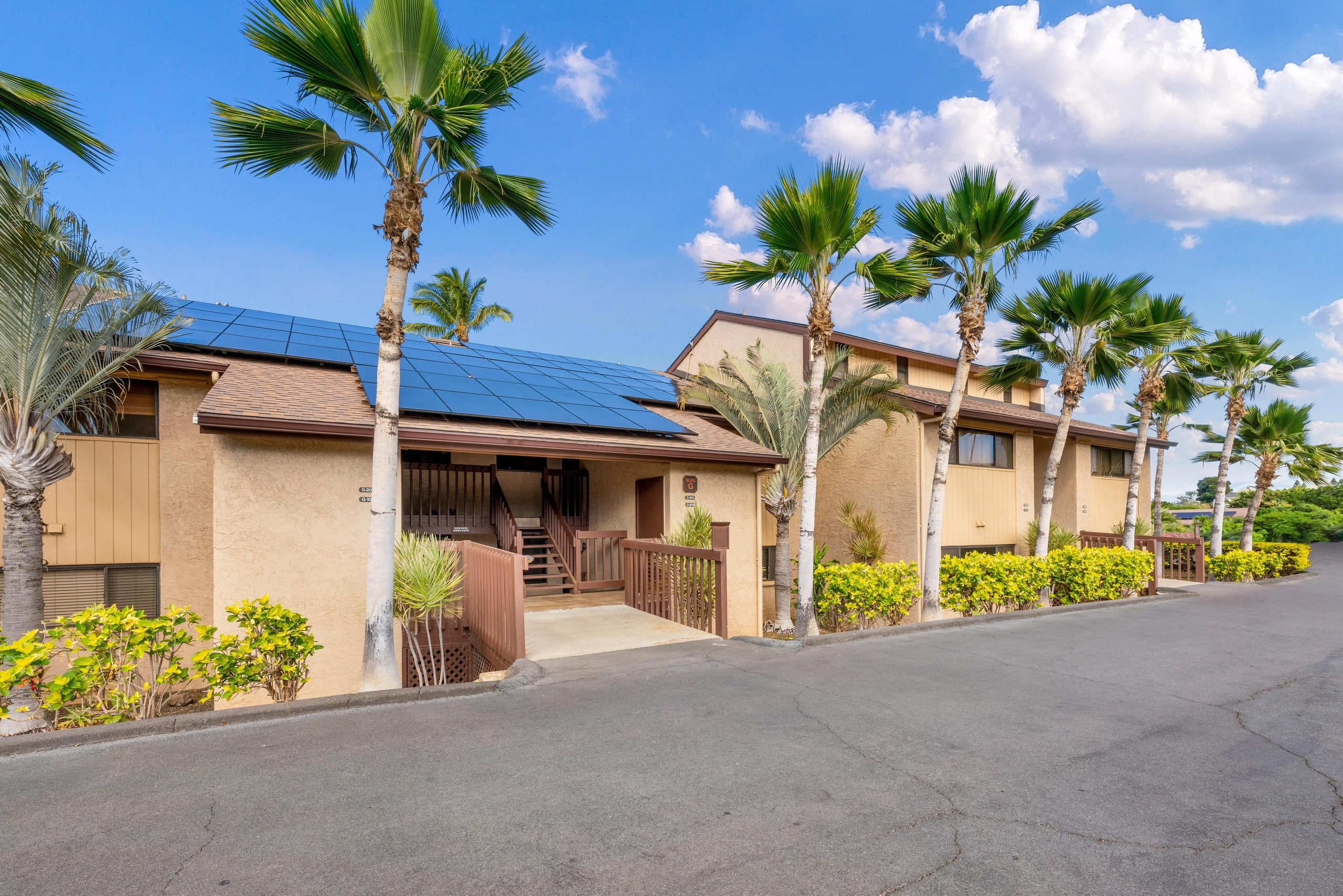 3BR villa w/ pool and golf course views - Photo 37