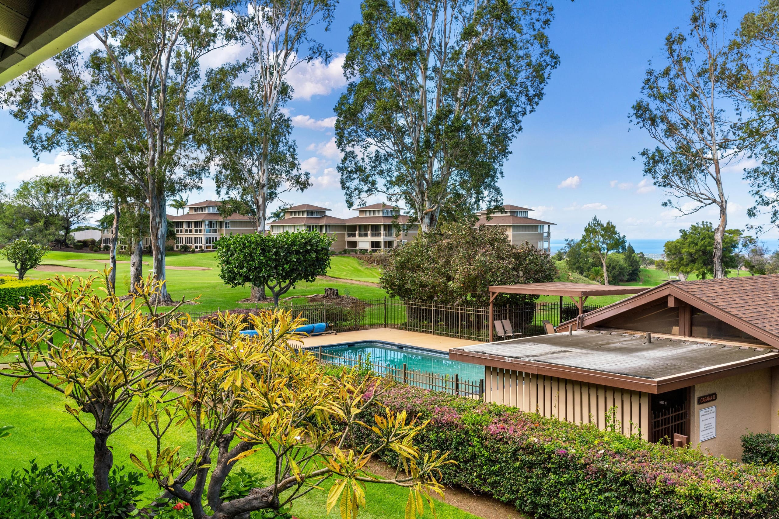 3BR villa w/ pool and golf course views - Photo 34