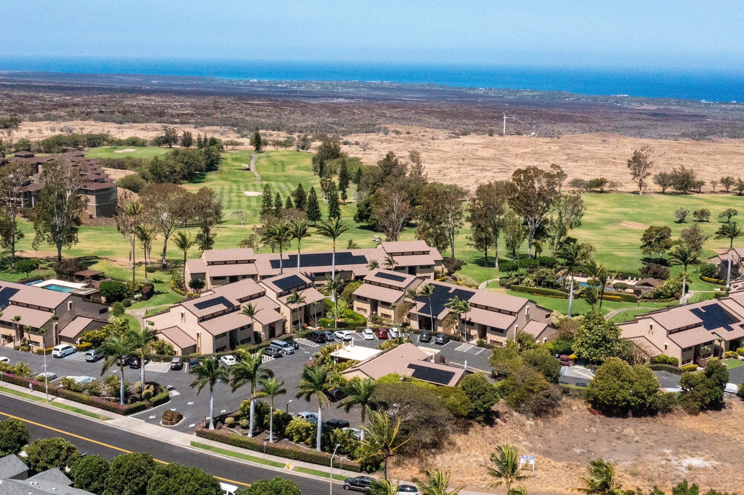 3BR villa w/ pool and golf course views - Photo 46
