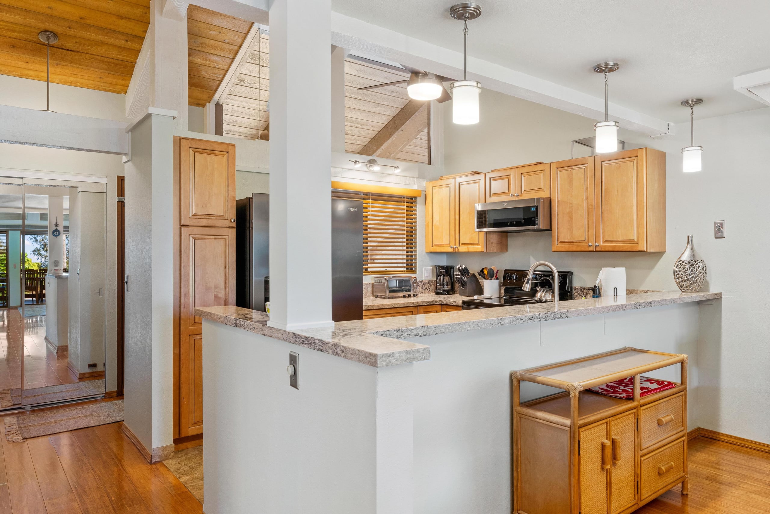 3BR villa w/ pool and golf course views - Photo 4