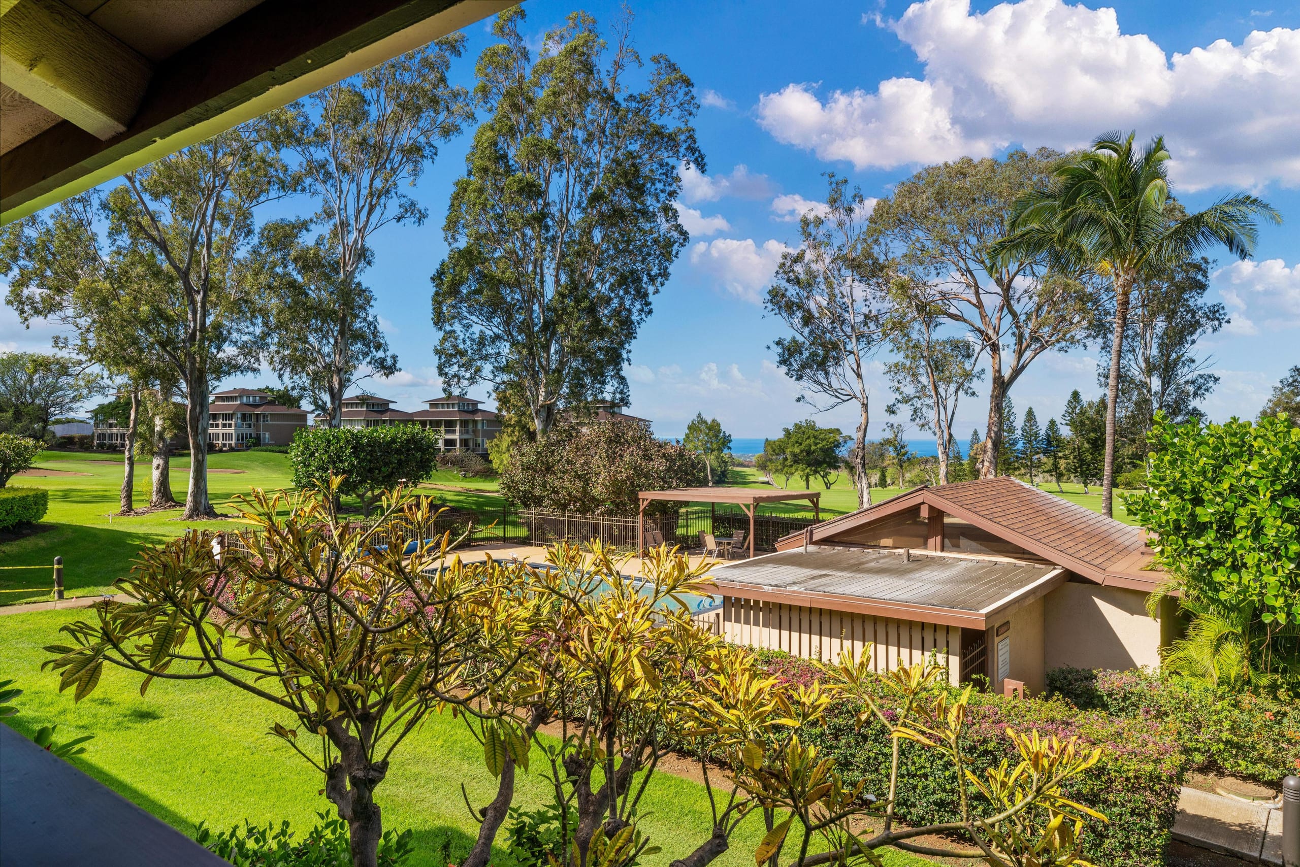 3BR villa w/ pool and golf course views - Photo 36