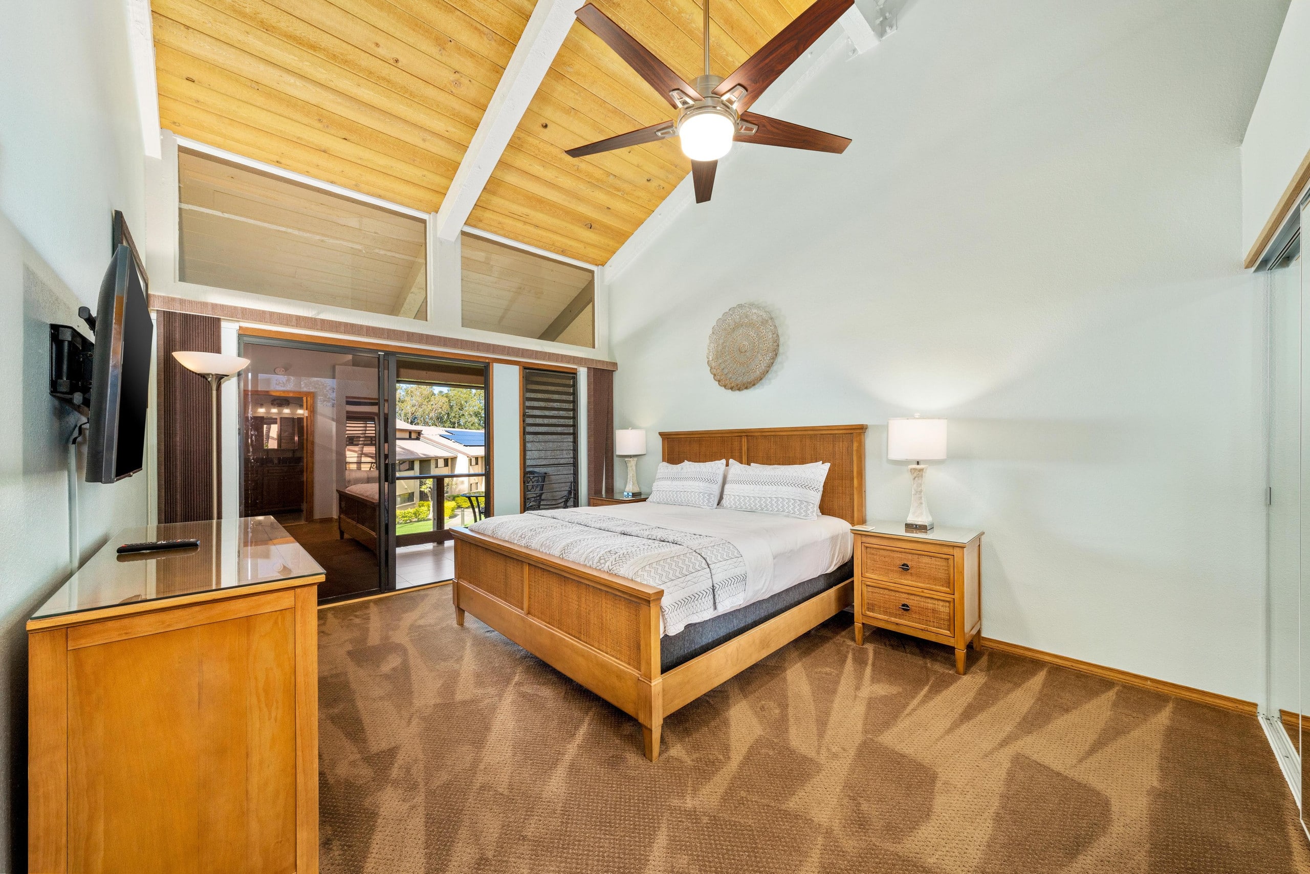 3BR villa w/ pool and golf course views - Photo 13