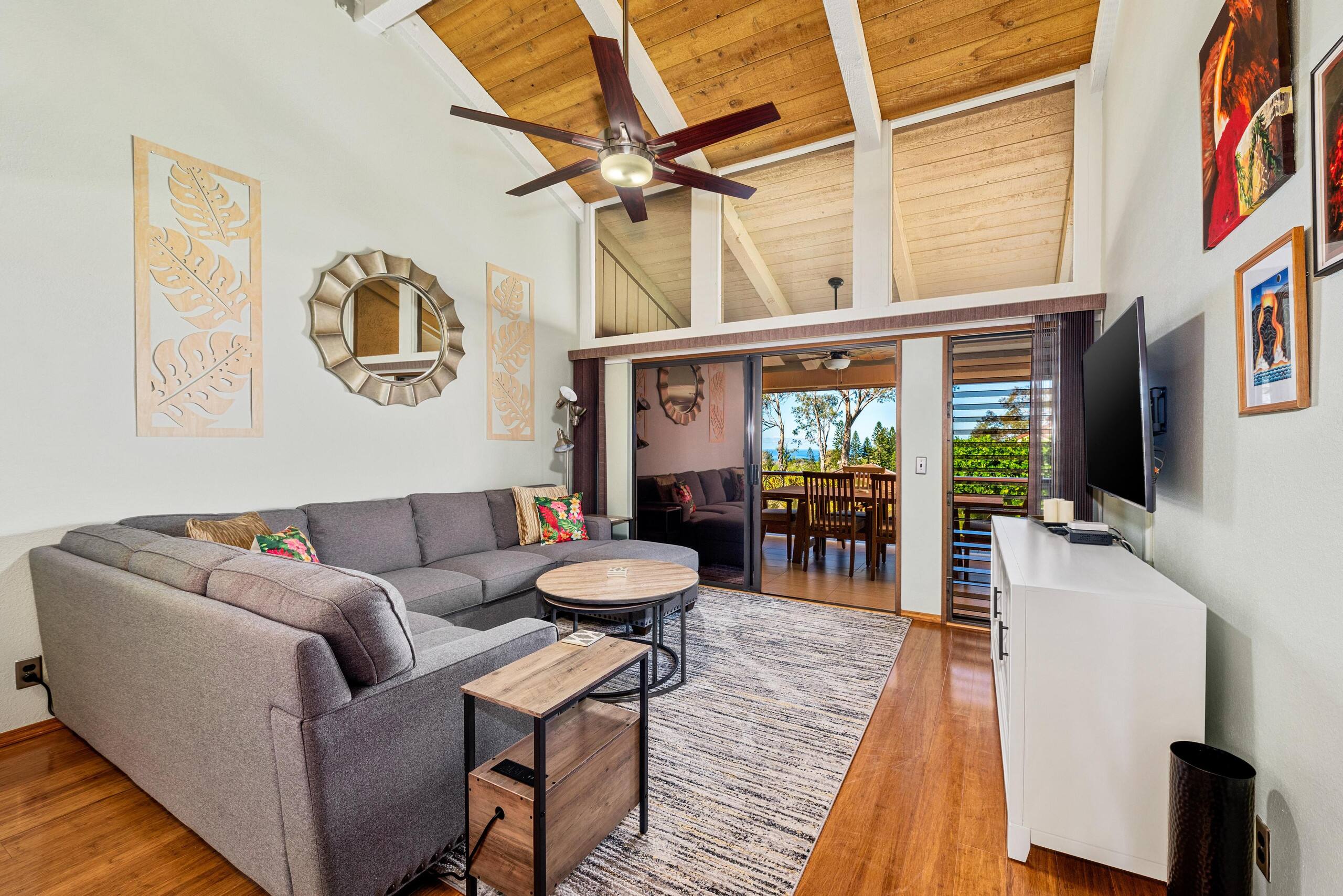 3BR villa w/ pool and golf course views - Photo 3