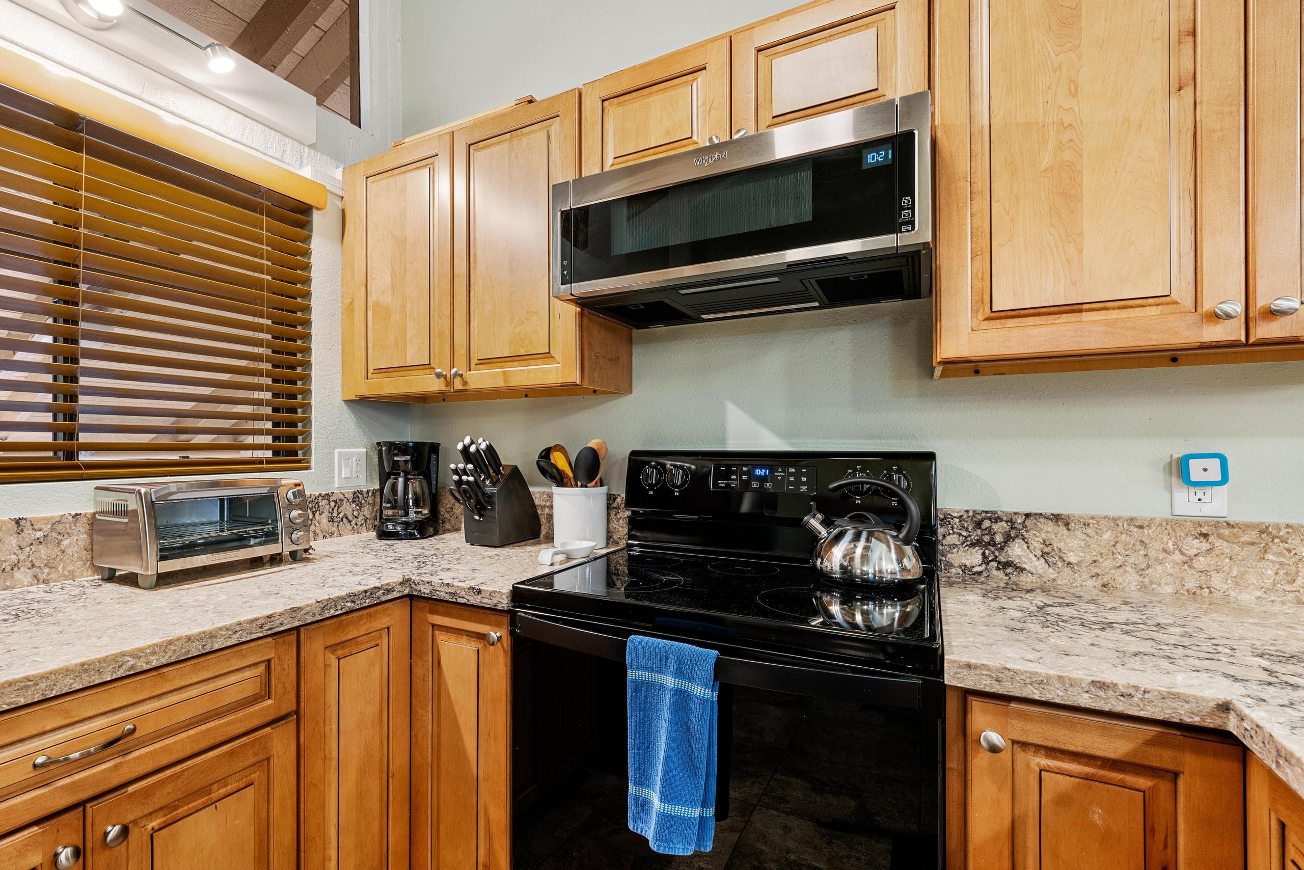 3BR villa w/ pool and golf course views - Photo 7