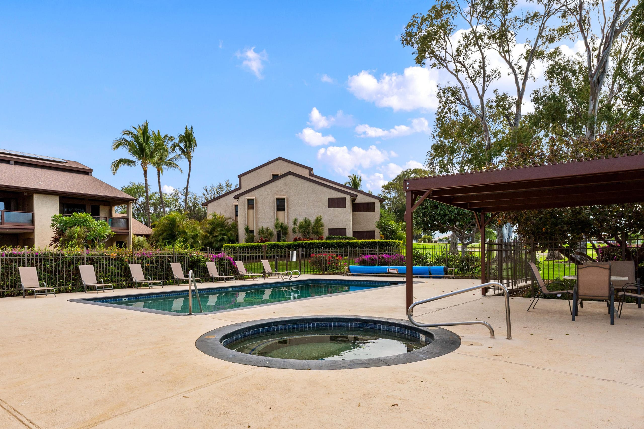 3BR villa w/ pool and golf course views - Photo 40
