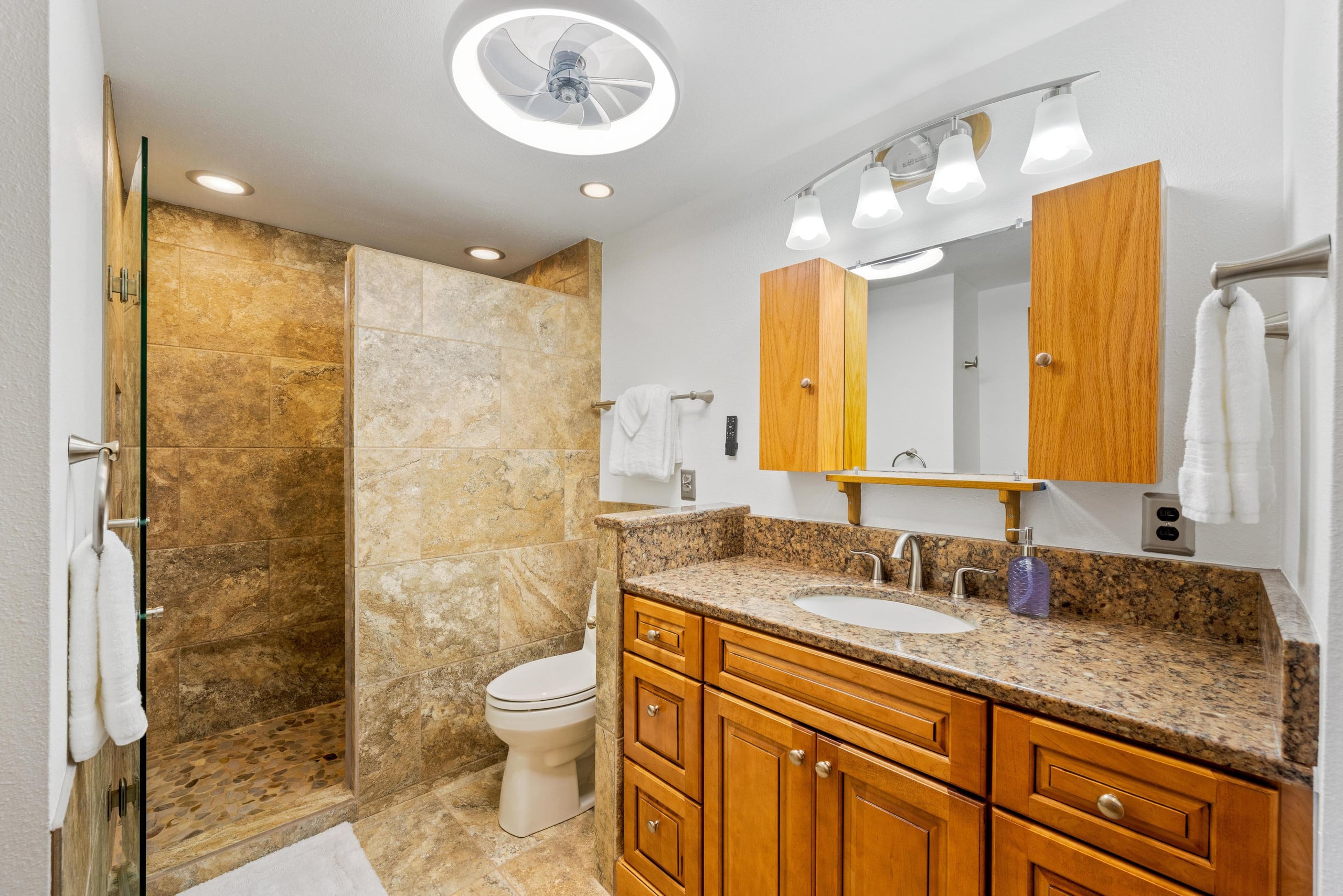 3BR villa w/ pool and golf course views - Photo 16