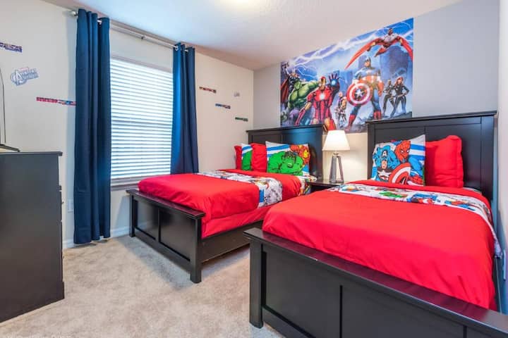 Windsor | Quartos infantis Marvel e Frozen com piscina privativa ...