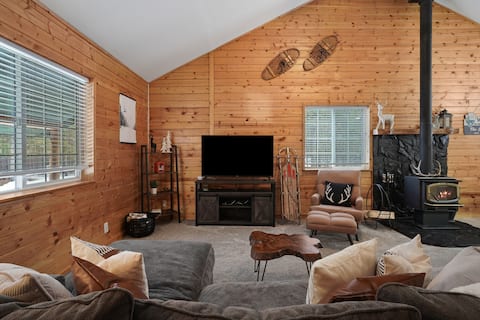 Basecamp - Cabin, Game Room, Basketball, Foosball