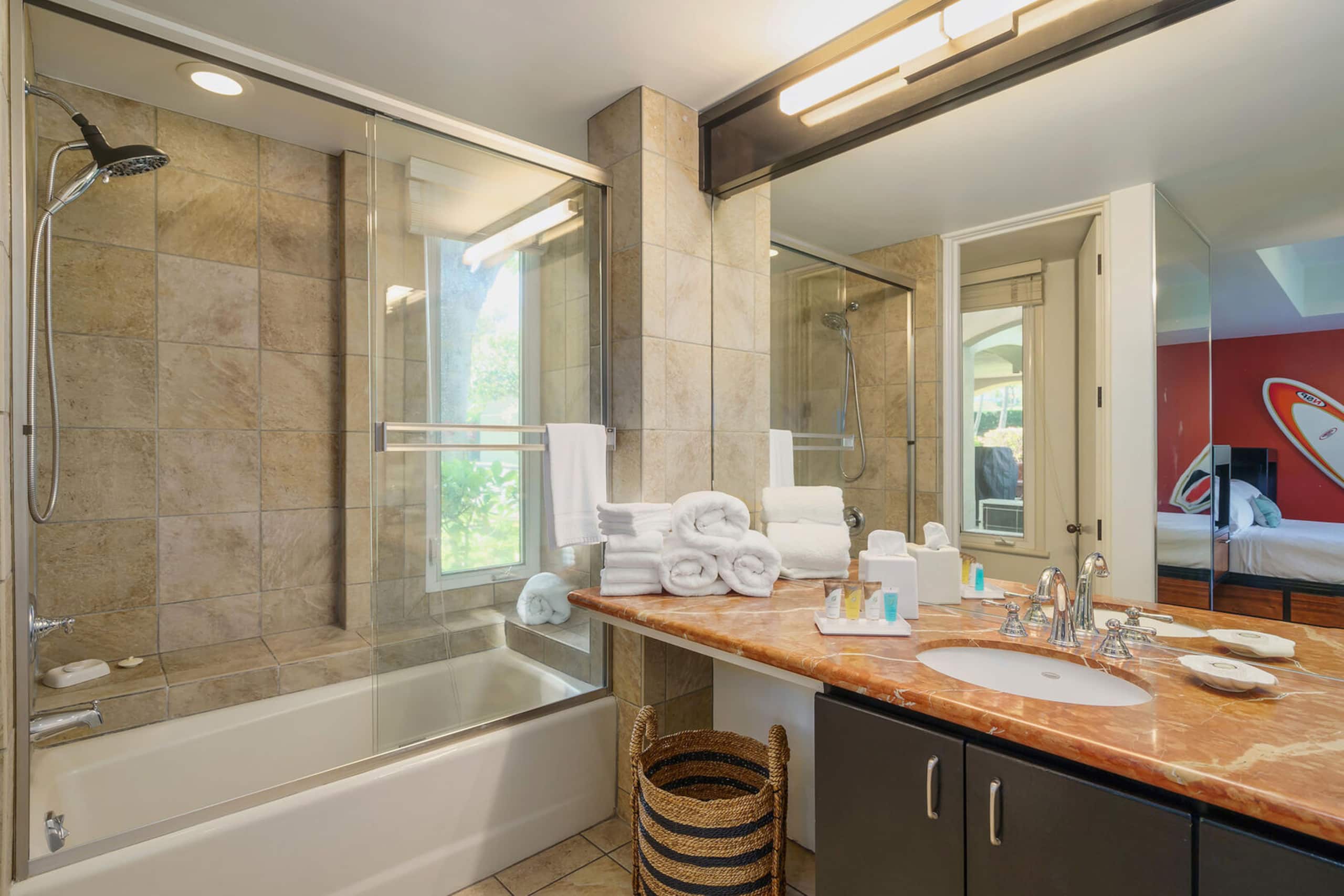 Condo in Kihei · ★5.0 · 1 bedroom · 2 beds · 2 baths - Image 15