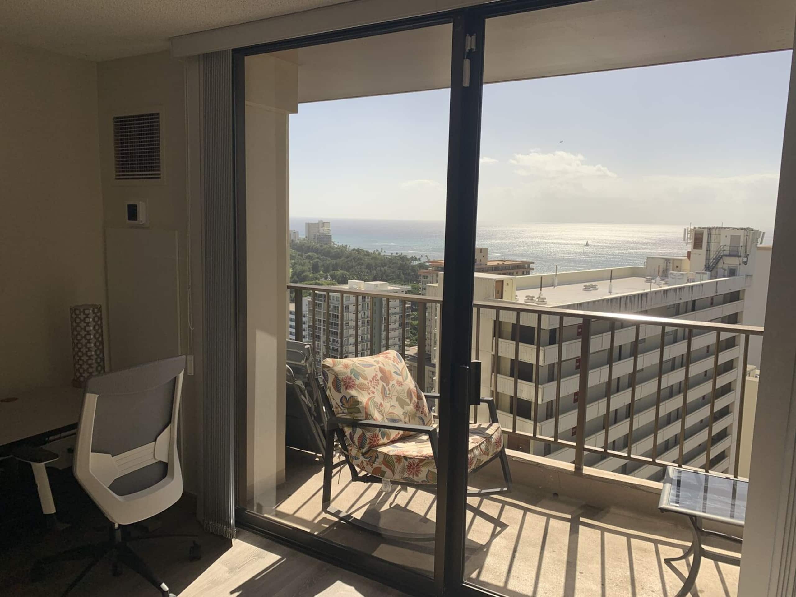 Condo in Honolulu · ★4.87 · 1 bedroom · 1 bed · 1 private bath - Image 11
