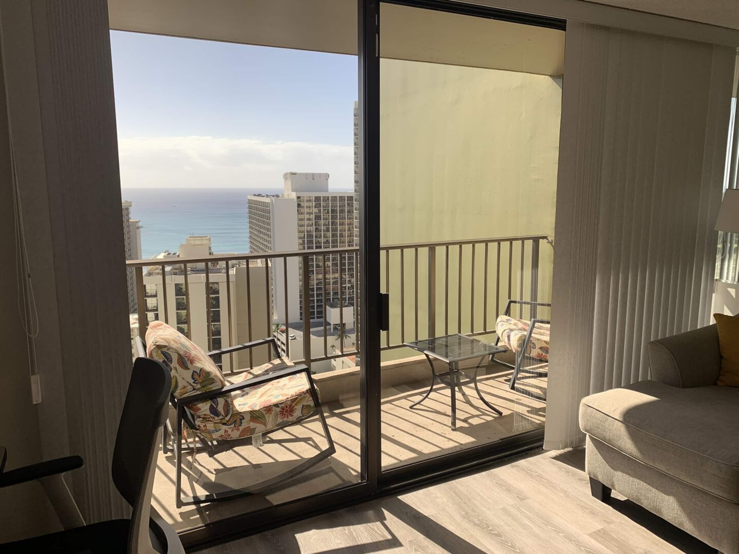Condo in Honolulu · ★4.87 · 1 bedroom · 1 bed · 1 private bath - Image 12