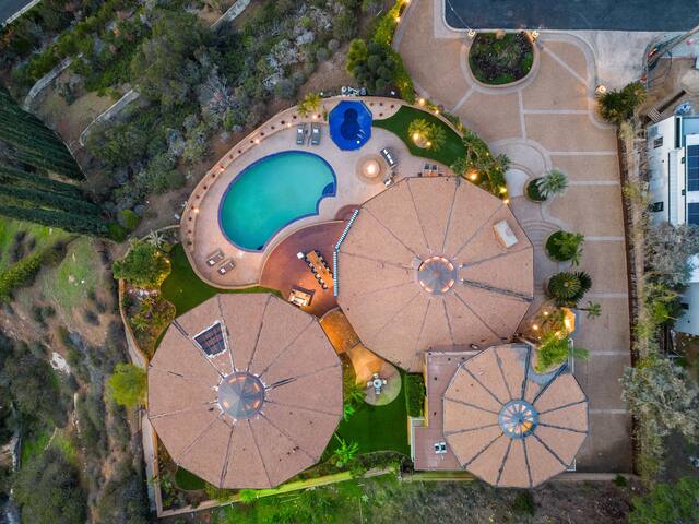 Unique Lewis-Loughrey Masterpiece w/ Surreal Views gallery image 3