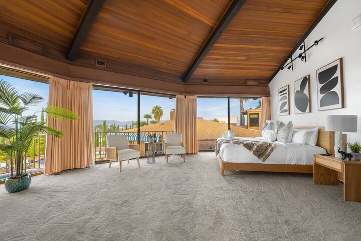 Unique Lewis-Loughrey Masterpiece w/ Surreal Views