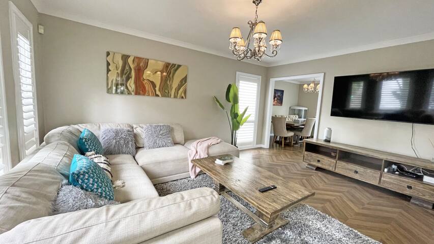 Luxury Retreat in Mullum Mullum Precinct Big group gallery image 2