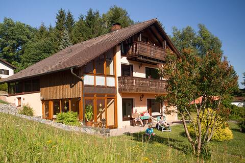 Ferienwohnung Rhönpanorama (68qm) mit Südbalkon (Ferienwohnungen Talblick 3)