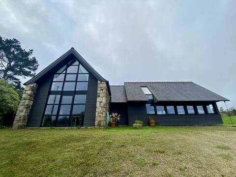 Large farmhouse with garden and sea view for 8