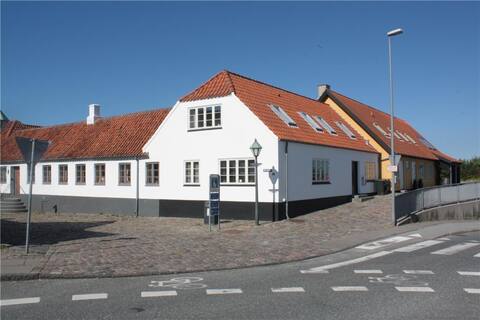 Large townhouse centrally located in Ebeltoft