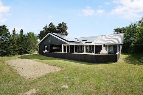 Holiday home with pool, spa, and sauna – perfect.