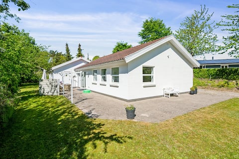 Family-friendly pool house with spa and activities