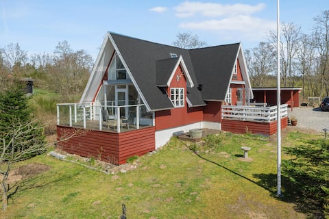 Charming and well-maintained holiday home with.