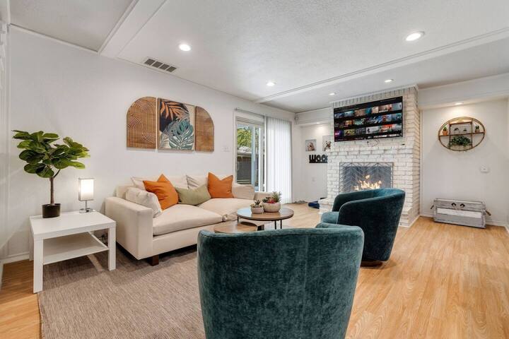 Luxe 5BR Retreat Pool, Golf, Games near State Fair