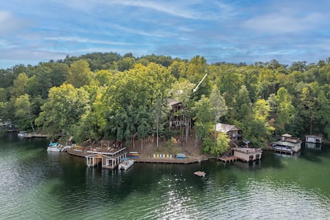 Historic, Lakefront Cabin on Lake Lure