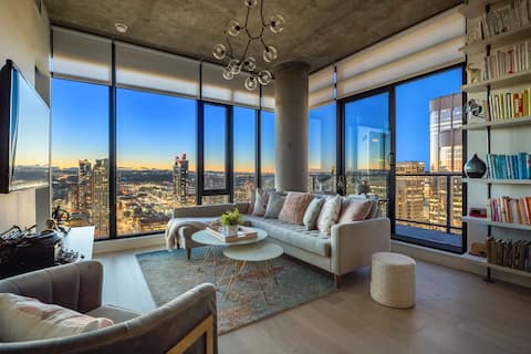 Classy & Comfortable | Sub-Penthouse w Pool, AC