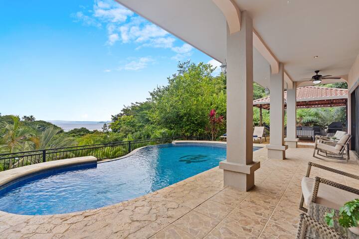 Huge Villa - Secluded Setting - Tons of Amenities