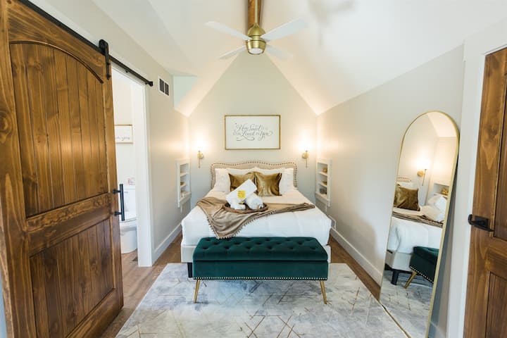 Изглед към спалнята на лофта 1