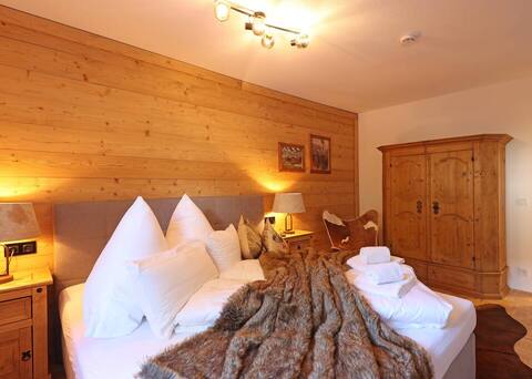 "Chalet-style" quiet 3-room suite at the park