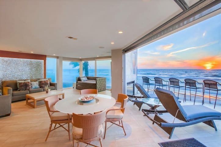 Full-Floor Ocean Front Penthouse – Deck – AC