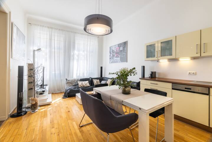 Contemporary 3 bedroom flat near Prague Castle gallery image 3