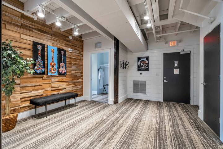 Skyline Suite Penthouse Rooftop 6BR by Maddox Hote gallery image 2