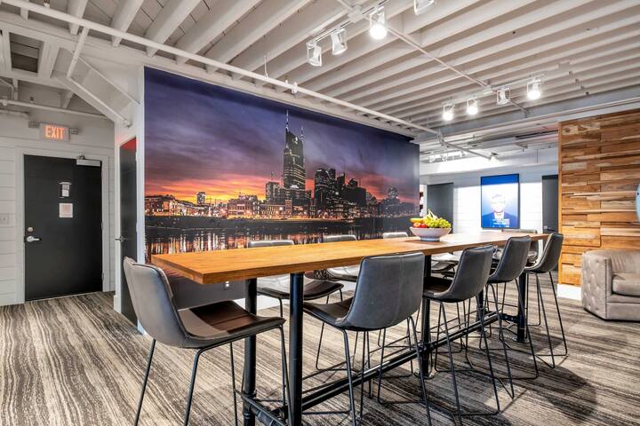 Skyline Suite Penthouse Rooftop 6BR by Maddox Hote gallery image 5