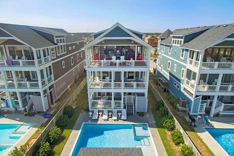 Go Your Own Wave: Oceanfront, Pool, Spa, Elevator