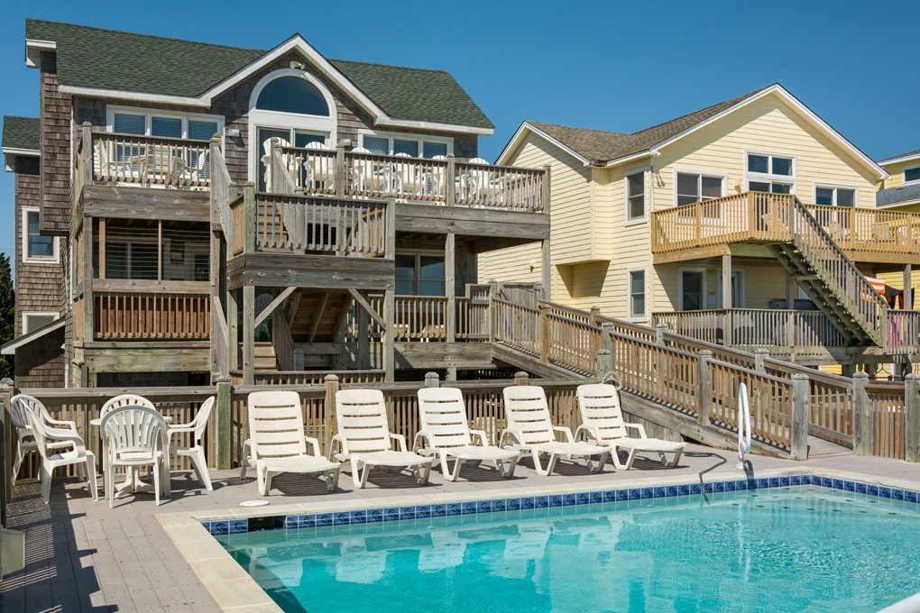 Whit's End: Oceanfront, Tiki Bar, Pool and Hot Tub