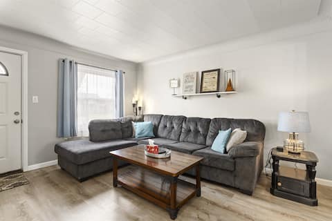 Great Location! Cozy Home with Huge Backyard