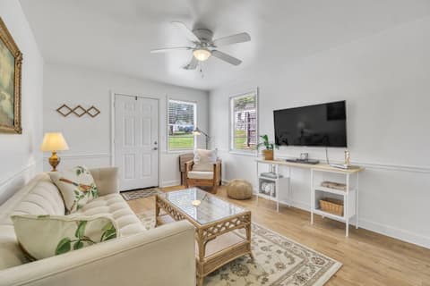 Cozy, Bright Suite w/ King Bed