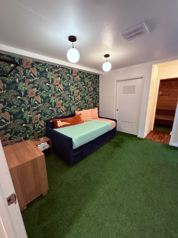 Compact yet chic—drift off in our sleek canopy bed designed for restful nights and effortless coastal living.
https://www.youtube.com/watch?v=fZ0gBQIAswI