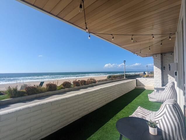 Beachfront Bliss: 3BR on the Strand + Parking gallery image 2