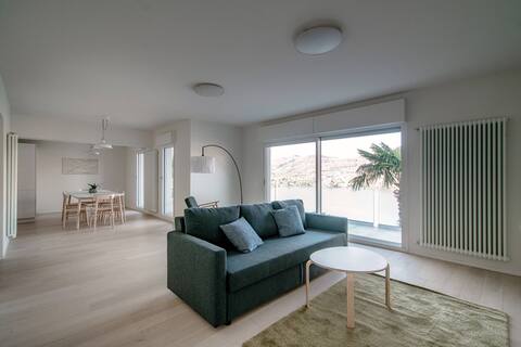 Spacious modern apt. with lake view (La Palma 2)