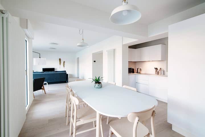 Spacious modern apt. with lake view (La Palma 2)