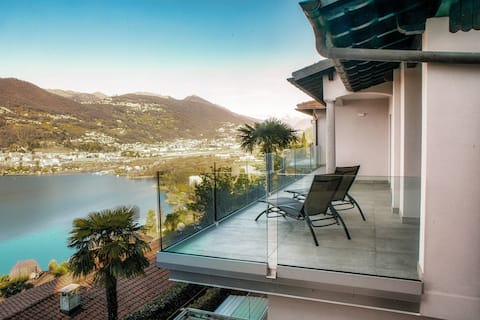 Spacious modern apt. with lake view (La Palma 2)