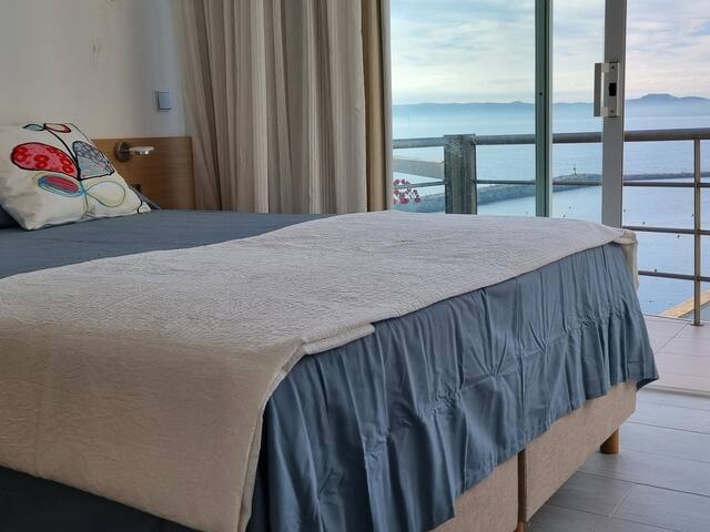 House 5 adults sea views gallery image 4