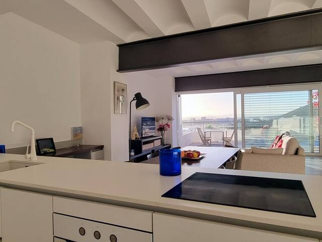 House 5 adults sea views gallery image 2