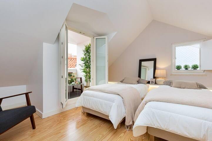 Apartment • Downtown Lisbon • 3 Bedrooms • Balcony gallery image 3