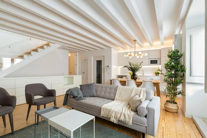 Apartment • Downtown Lisbon • 3 Bedrooms • Balcony gallery image 2